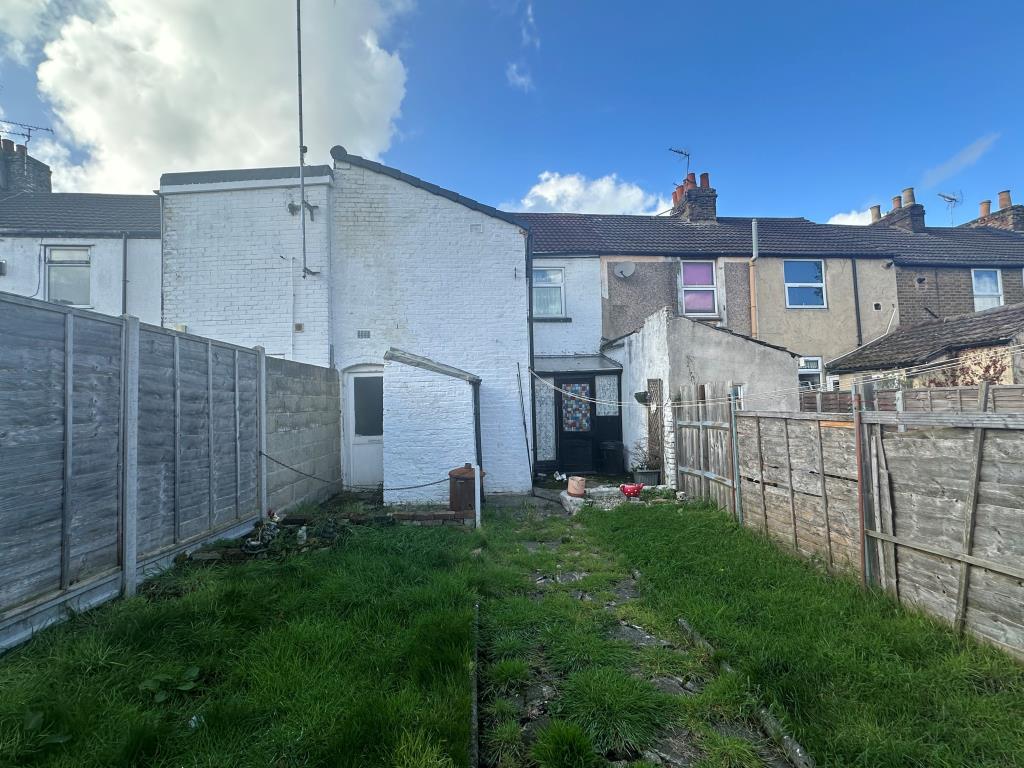 Lot: 155 - TERRACE HOUSE FOR REFURBISHMENT - Rear of property